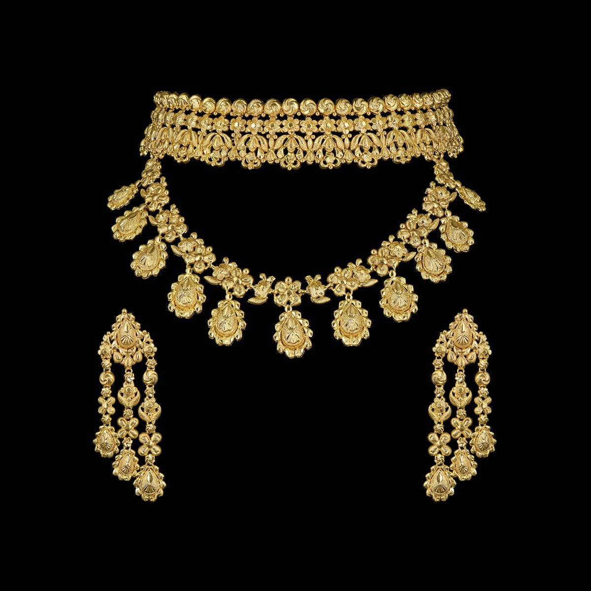 Close and Far Neck Gold Choker Set