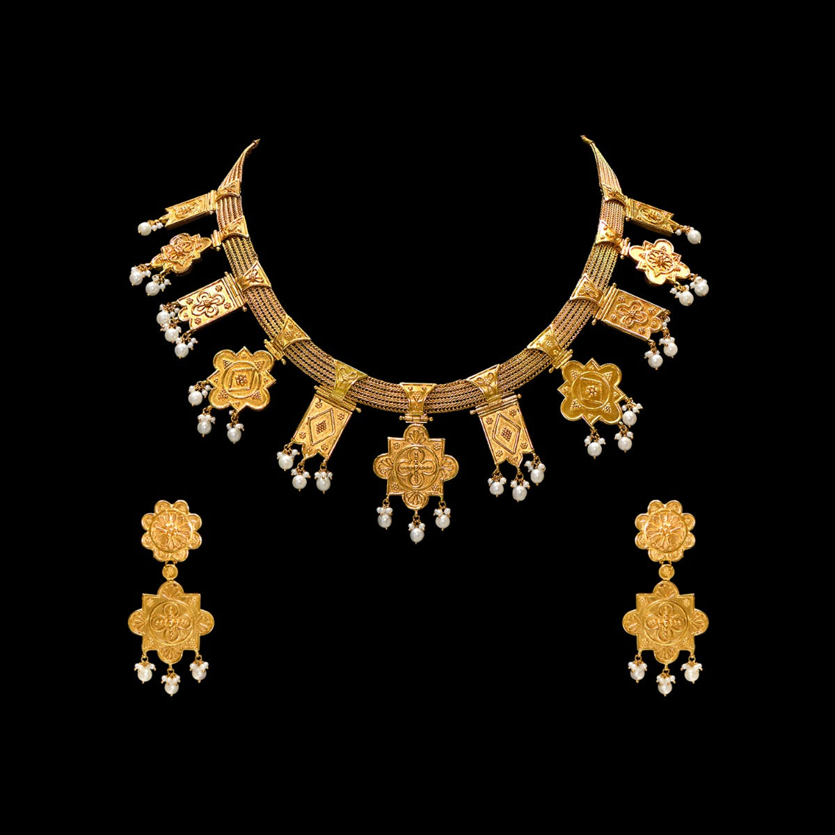 Pretty Floral Gold Necklace Set