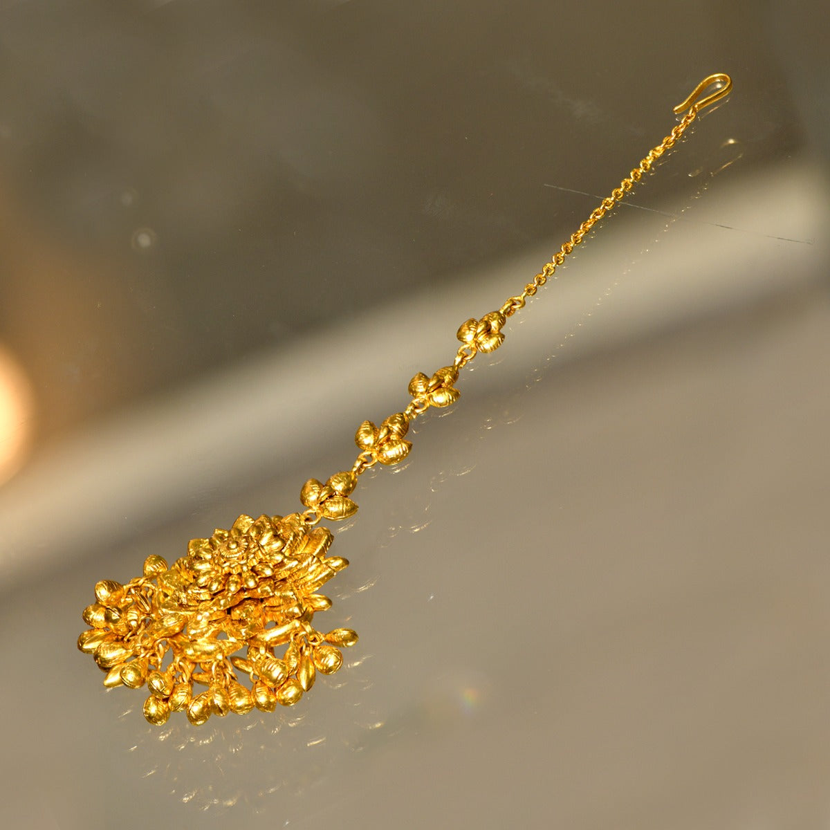 Dainty Flowery Gold Maang Tikka