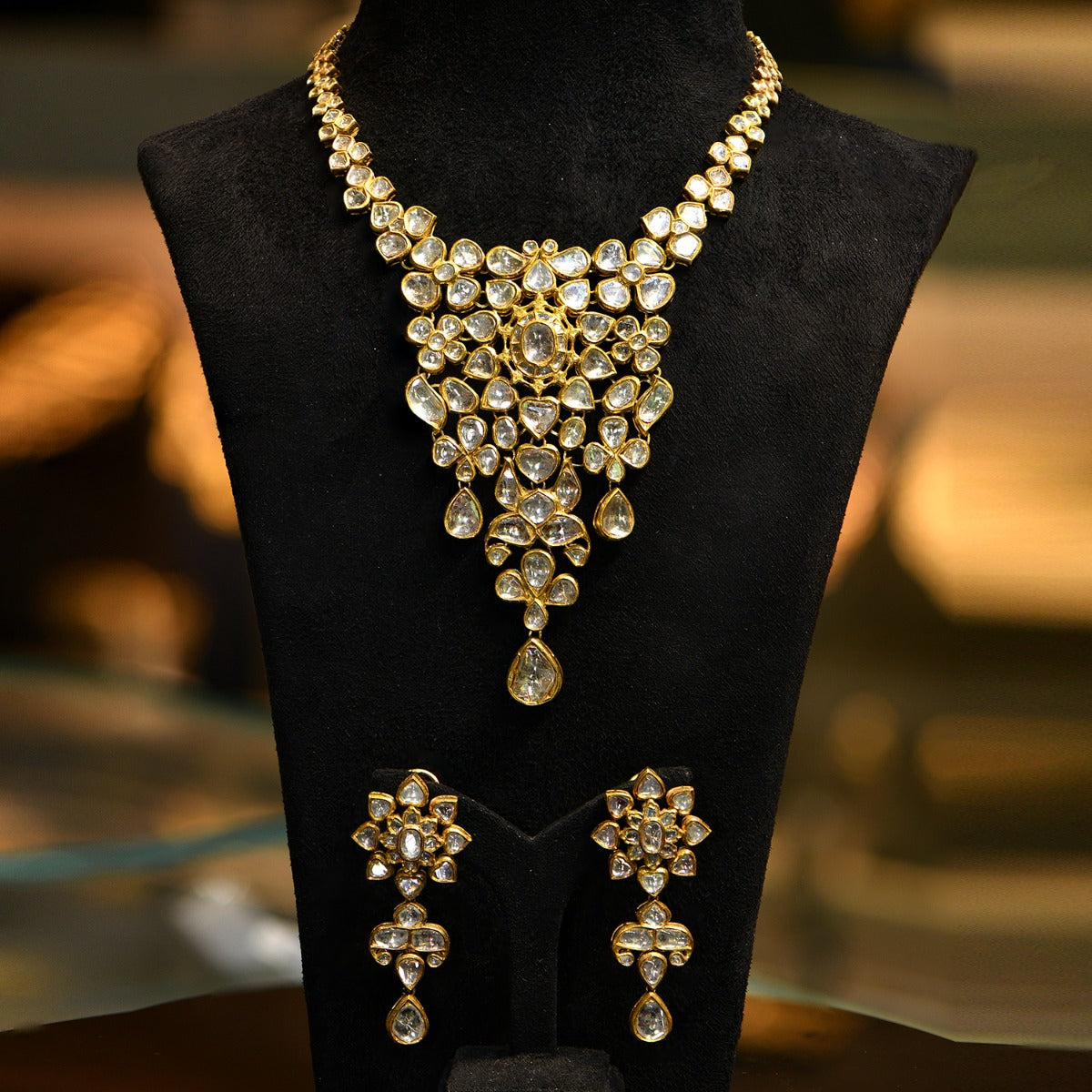 Colossal Canvas Polki Necklace Set