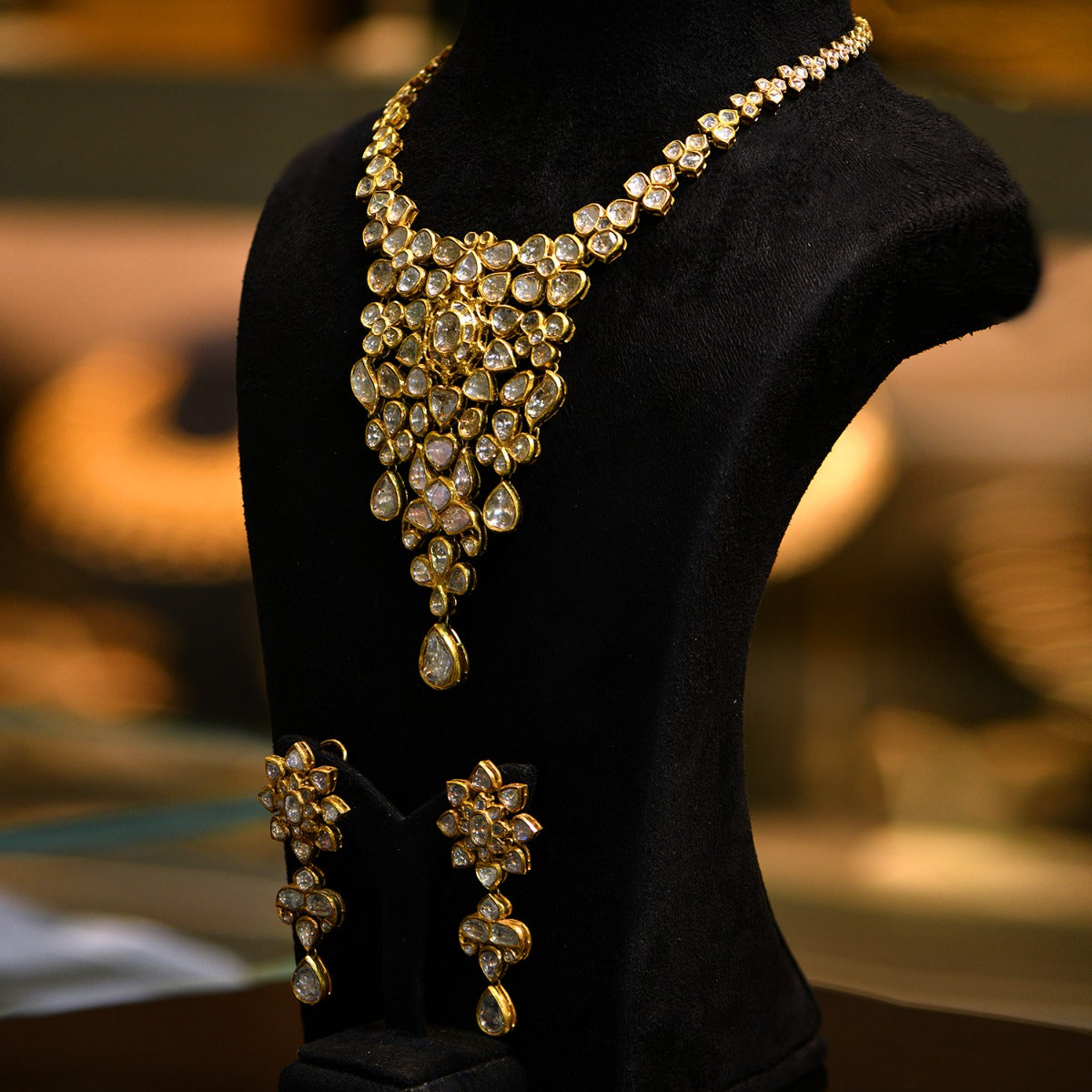 Colossal Canvas Polki Necklace Set