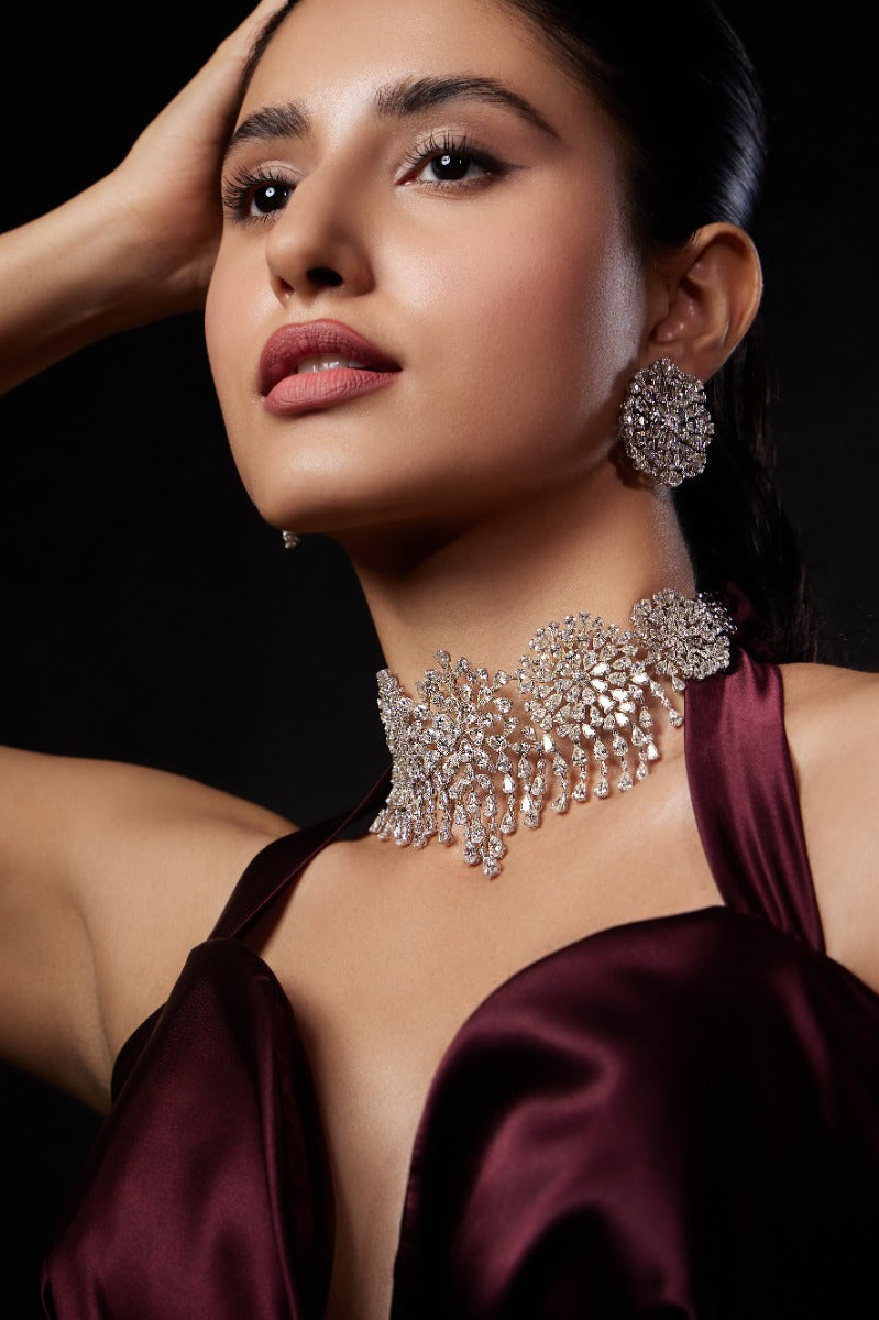 Diva’s Regal Solitaire Diamond Necklace