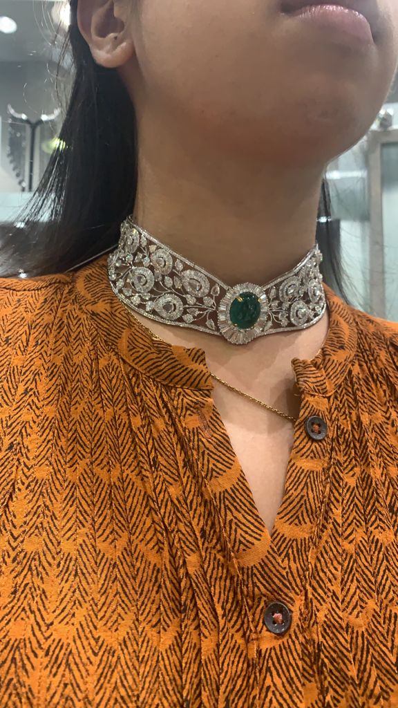 Green Cabochon Leaf Motif Necklace