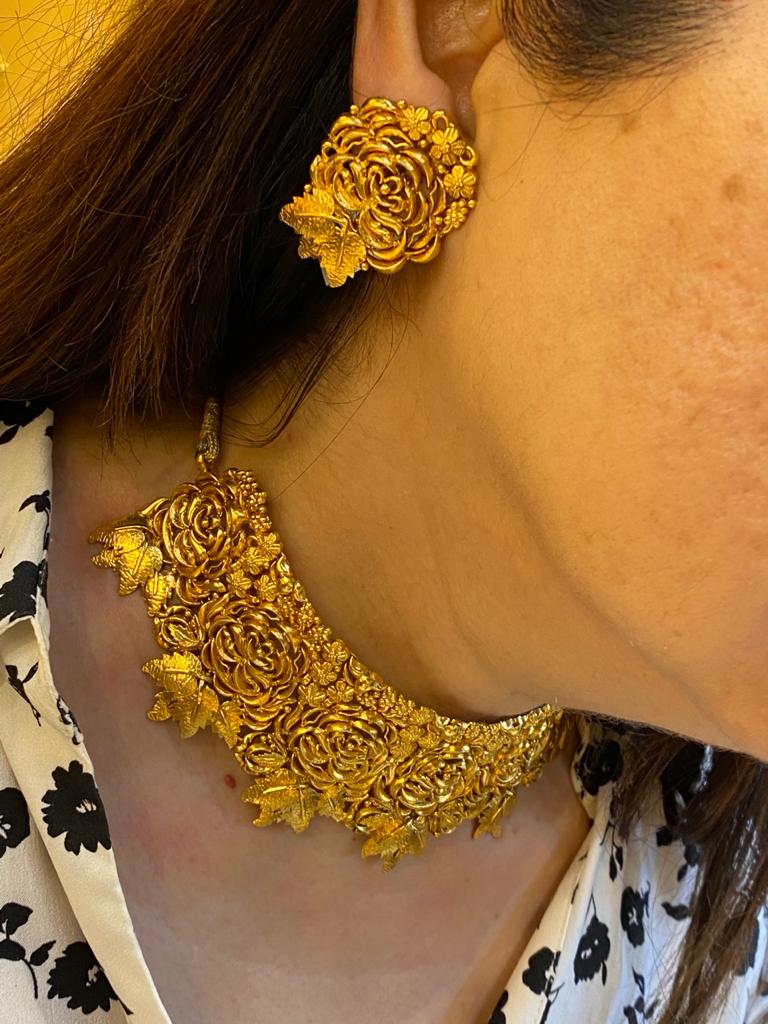 Blossomy Gold Choker Set